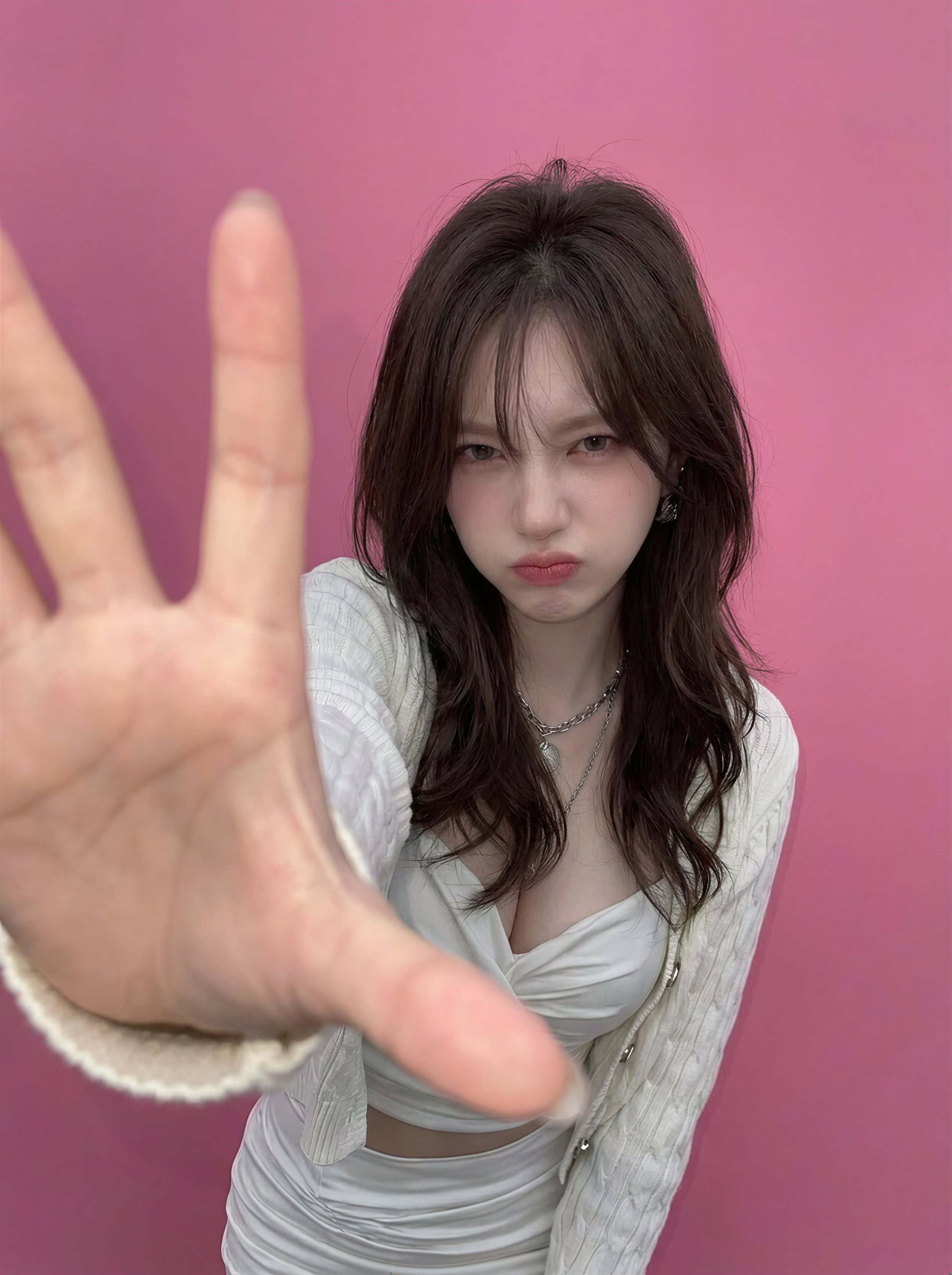 伸手互动构图｜镜头感抓拍人像 | Reach-to-Camera Composition | Camera-Interactive Portrait