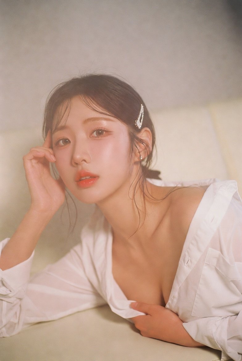Korean Idol's Dreamy Boudoir Film Portrait